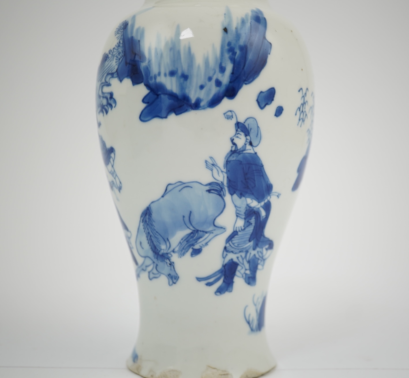 A Chinese blue and white baluster vase, early Kangxi, and associated cover
